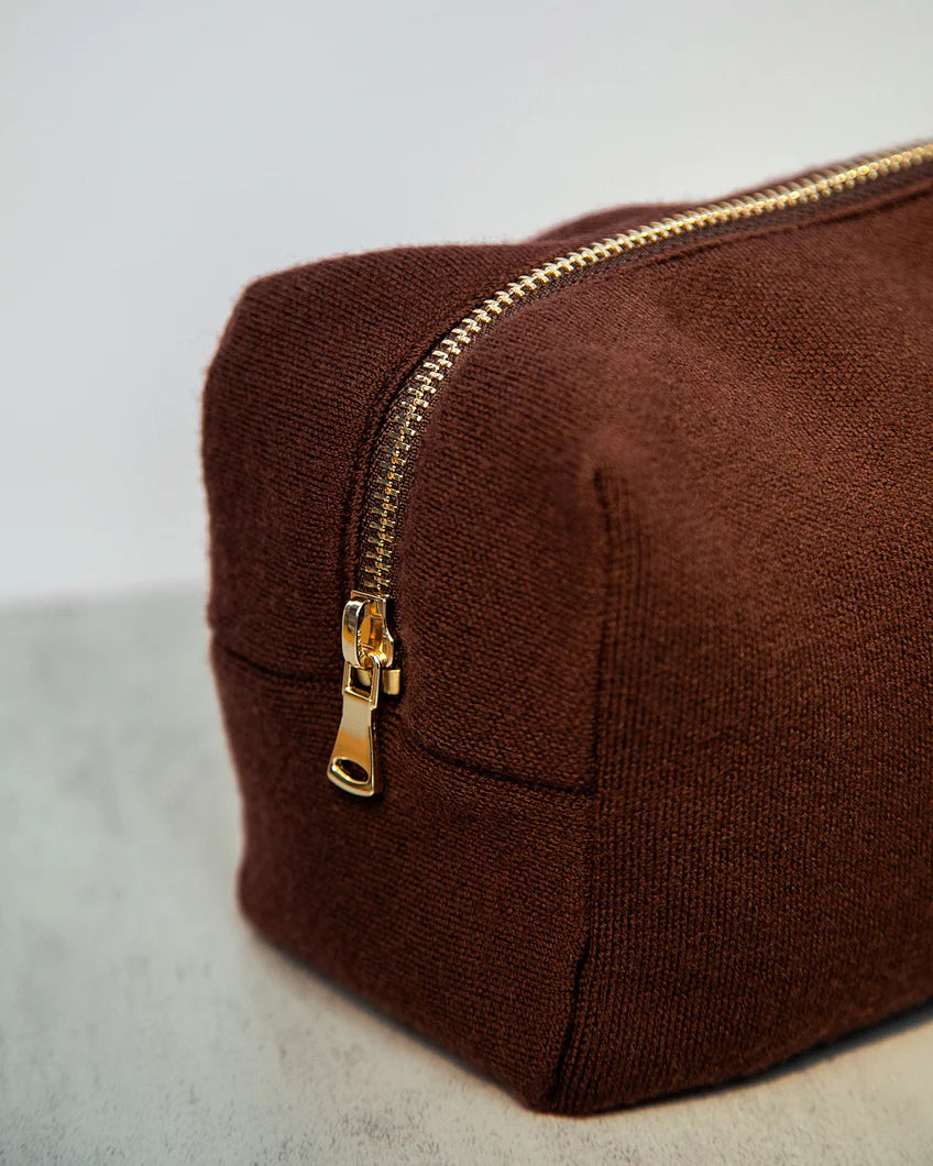 Vintage-style makeup bag